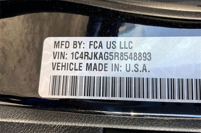 Used 2024 Jeep Grand Cherokee L Laredo image 32