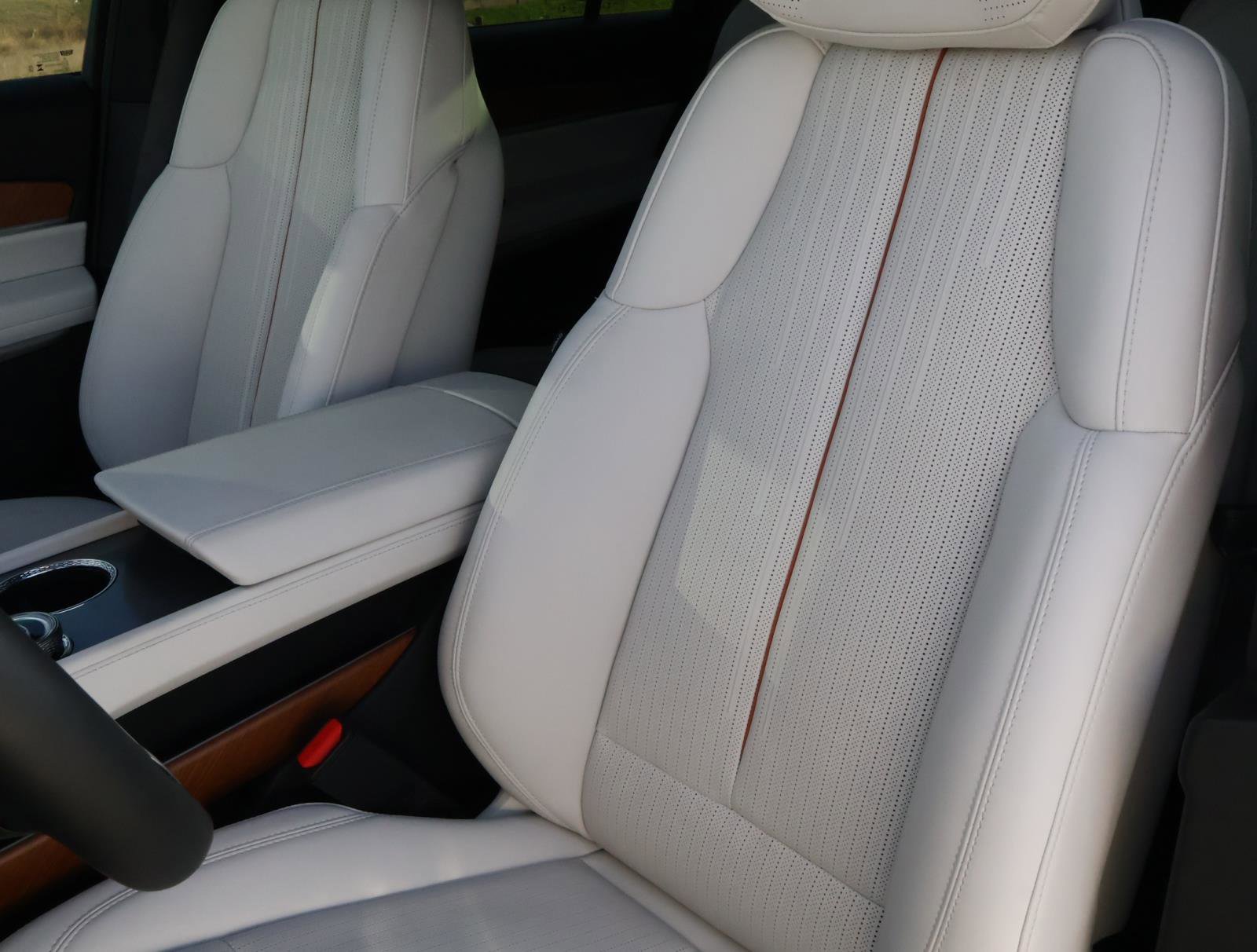 Used 2026 Cadillac Vistiq Luxury image 14