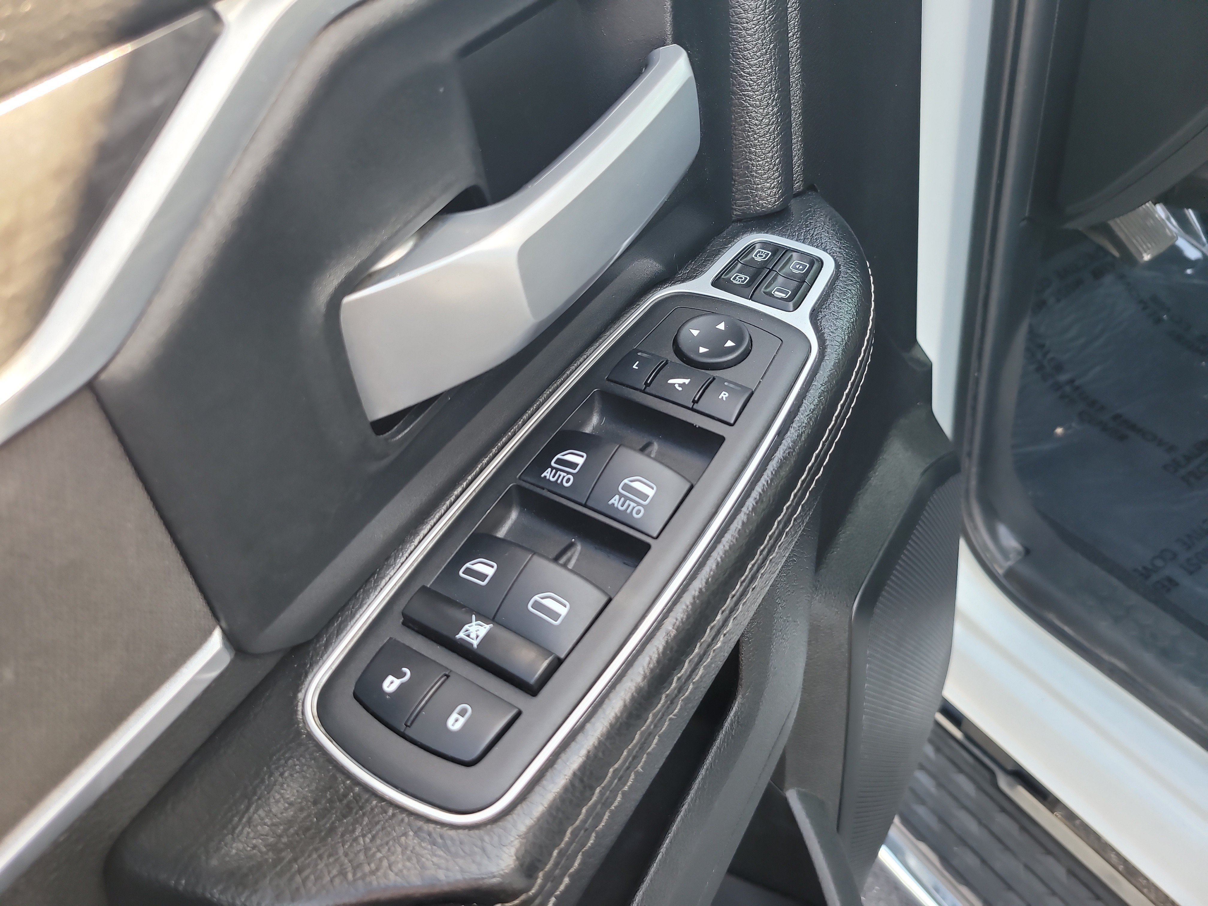 Used 2024 RAM 2500 Big Horn w/ Off Road Package AWD/4WD image 16