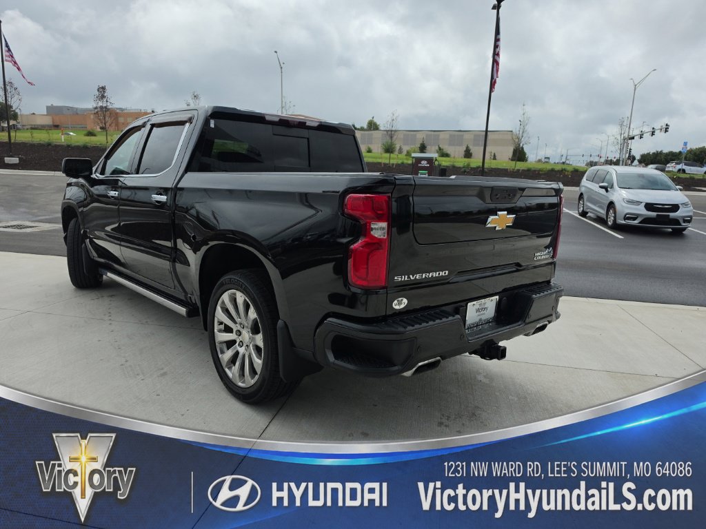 Used 2022 Chevrolet Silverado 1500 High Country w/ Technology Package AWD/4WD image 3