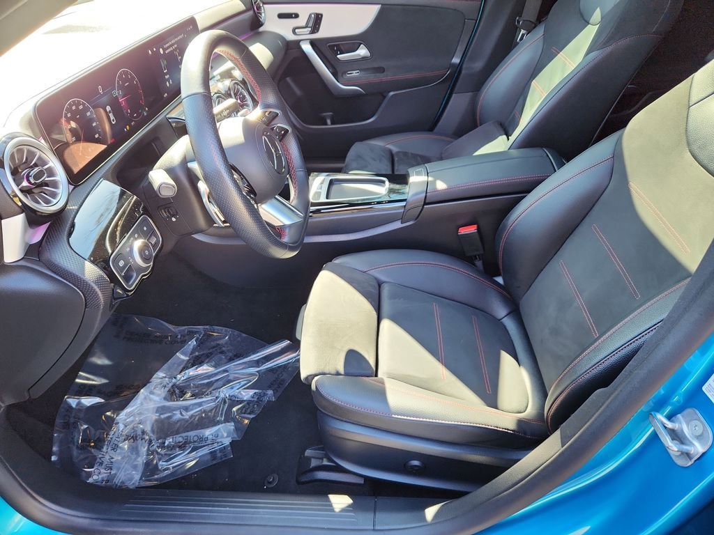 Used 2025 Mercedes-Benz CLA 250 4MATIC image 21