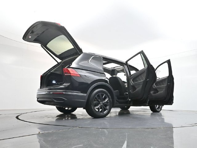 Used 2023 Volkswagen Tiguan SE FWD image 60