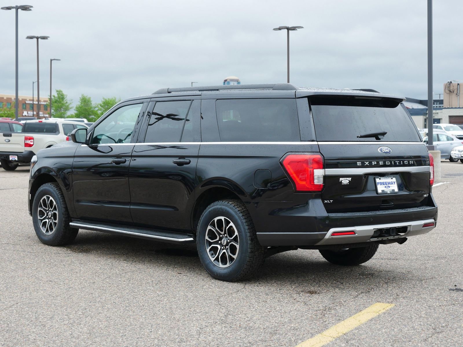 Used 2022 Ford Expedition Max XLT AWD/4WD image 3
