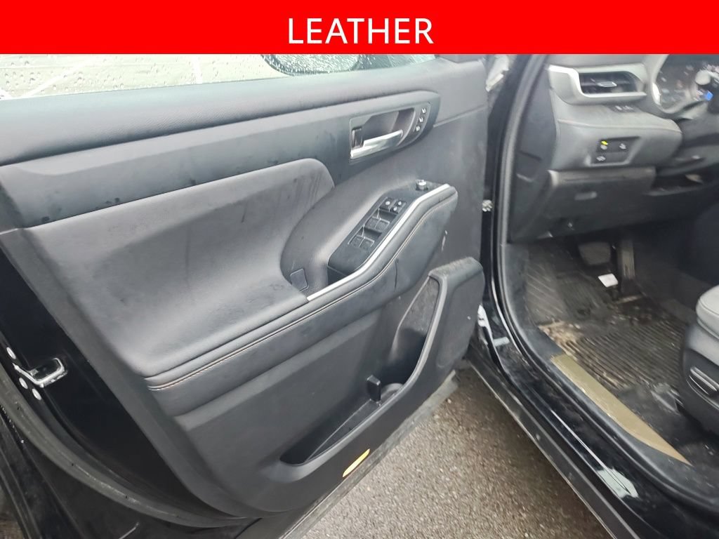 Used 2023 Toyota Highlander Bronze Edition AWD/4WD image 5