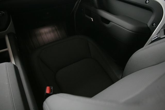 Used 2025 Land Rover Defender 110 X-Dynamic SE image 29