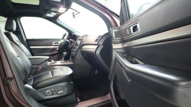 Used 2018 Ford Explorer XLT w/ Equipment Group 202A image 10
