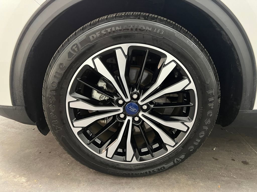 Used 2021 Ford Escape SE w/ SE Sport Appearance Package image 29