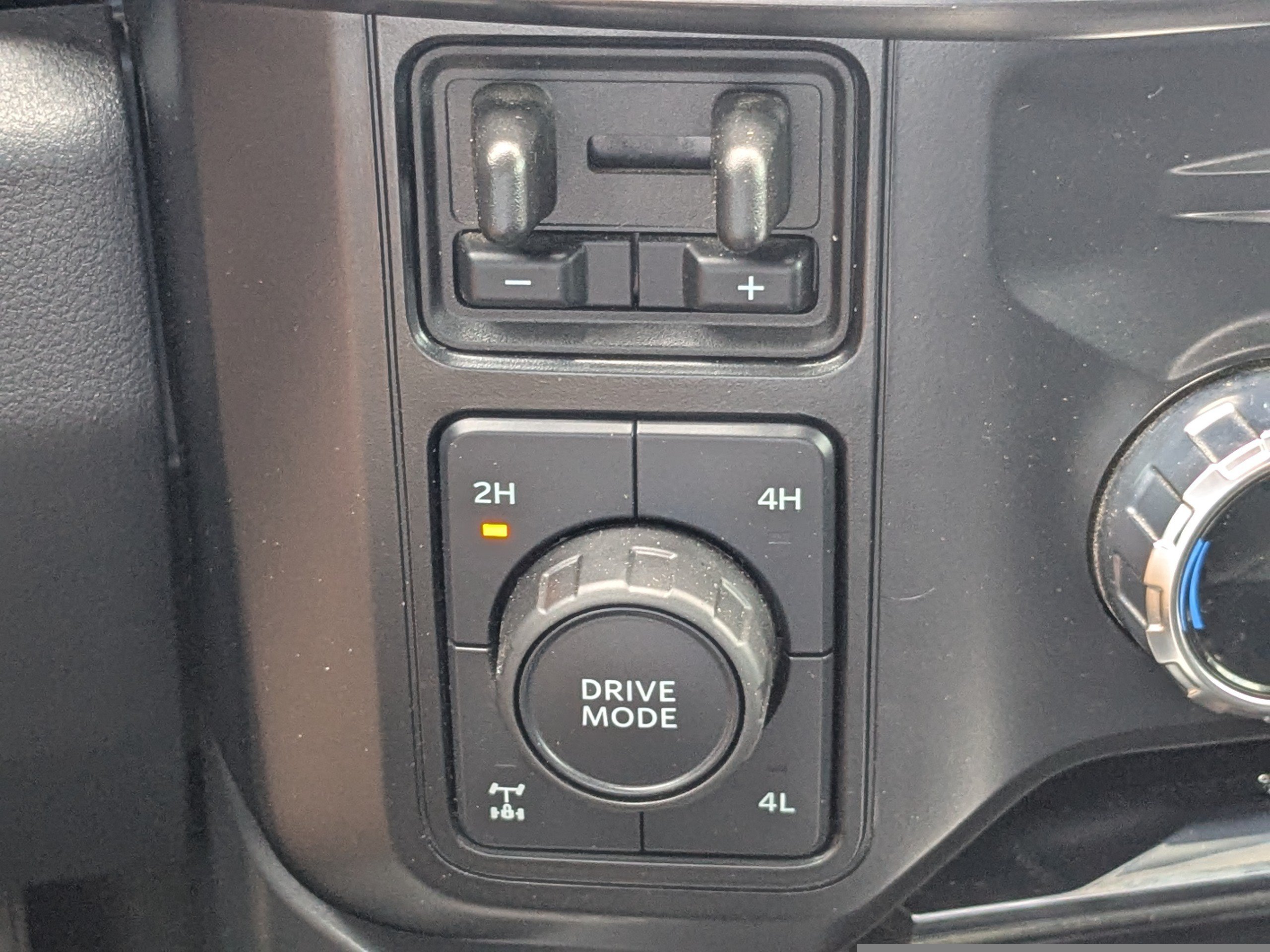 Used 2024 Ford F250 Lariat w/ Lariat Ultimate Package AWD/4WD image 25