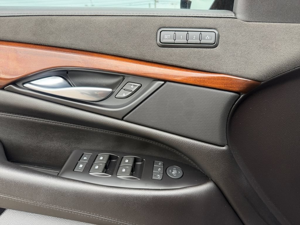 Used 2018 Cadillac Escalade Luxury RWD image 16
