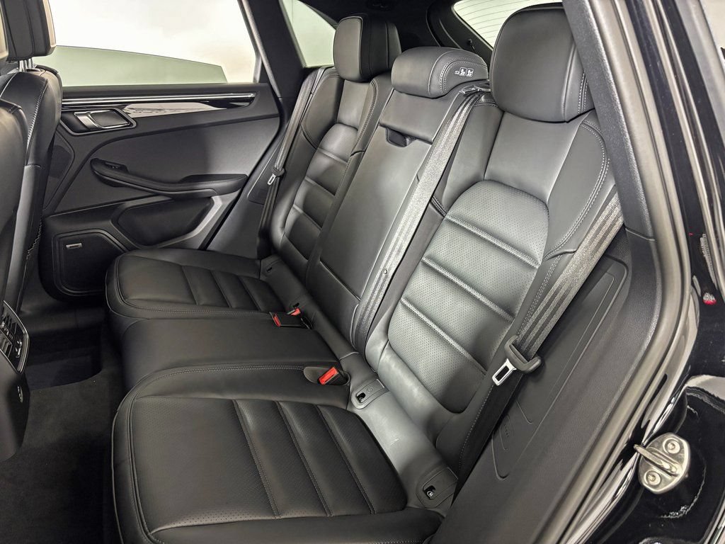 Used 2026 Porsche Macan Turbo AWD/4WD image 34