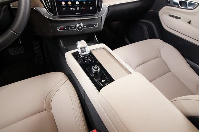 Certified 2026 Volvo XC90 B6 Plus AWD/4WD image 9