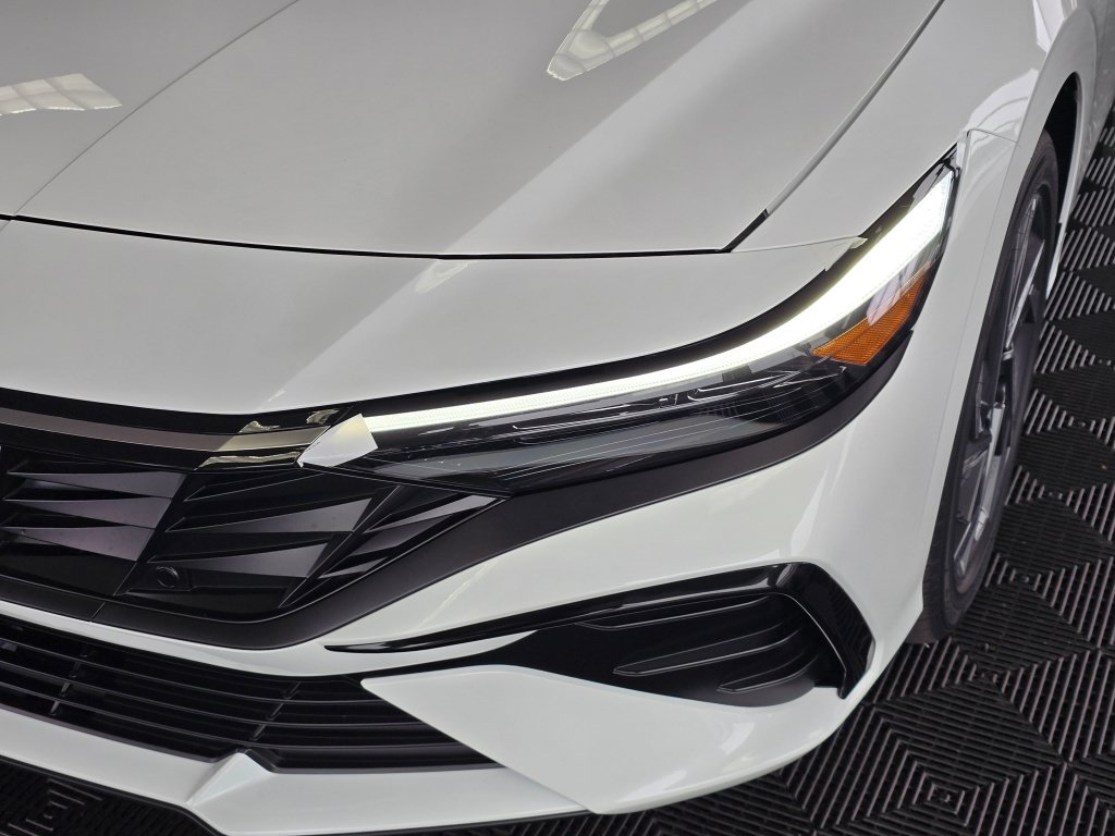 New 2026 Hyundai Elantra Limited FWD image 10
