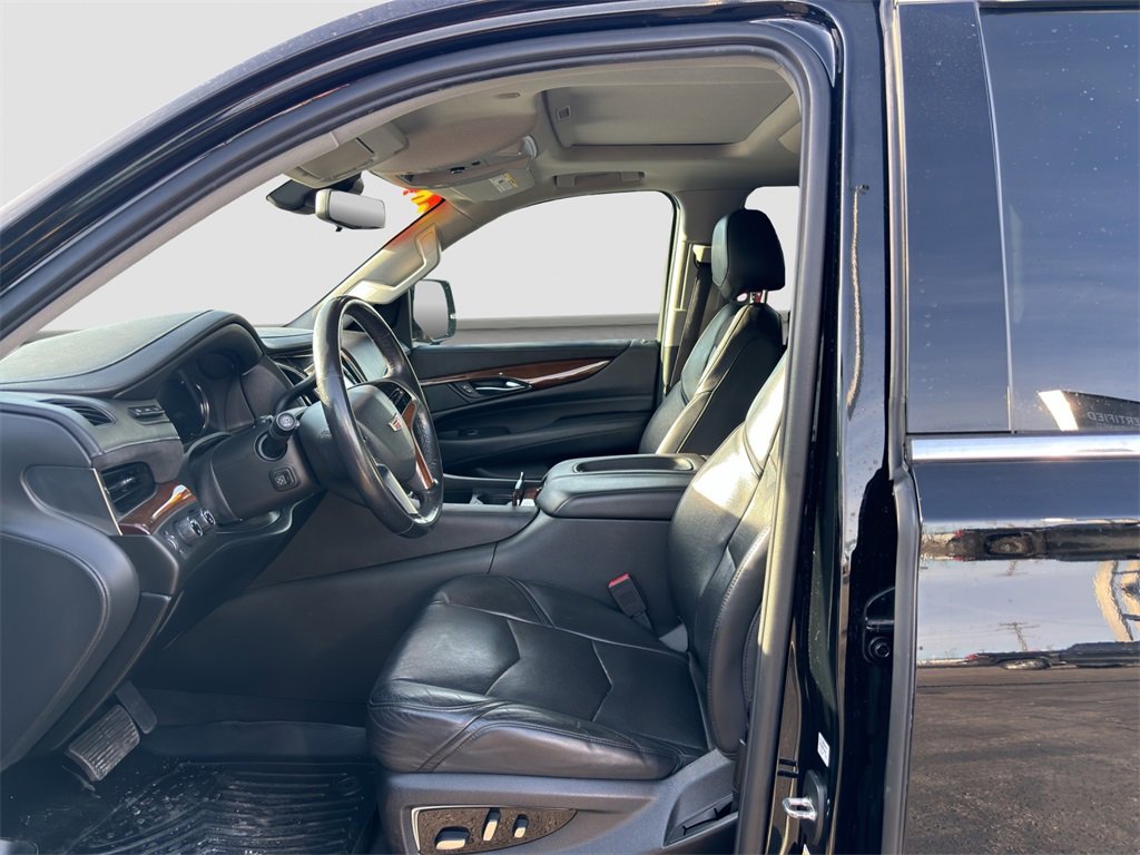 Used 2020 Cadillac Escalade Premium Luxury image 6