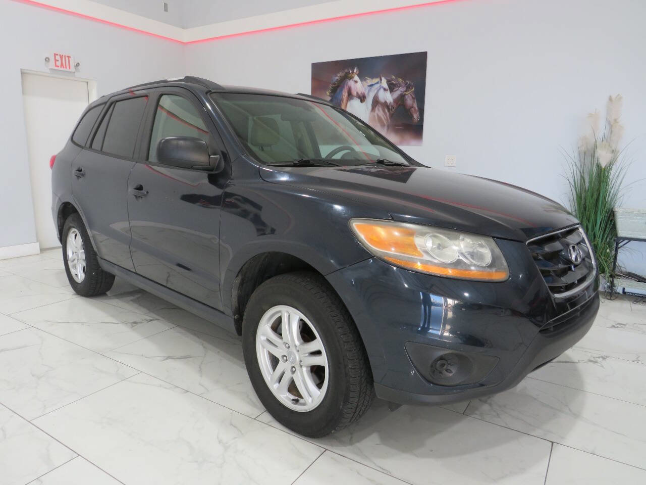 Used 2011 Hyundai Santa Fe GLS FWD image 2