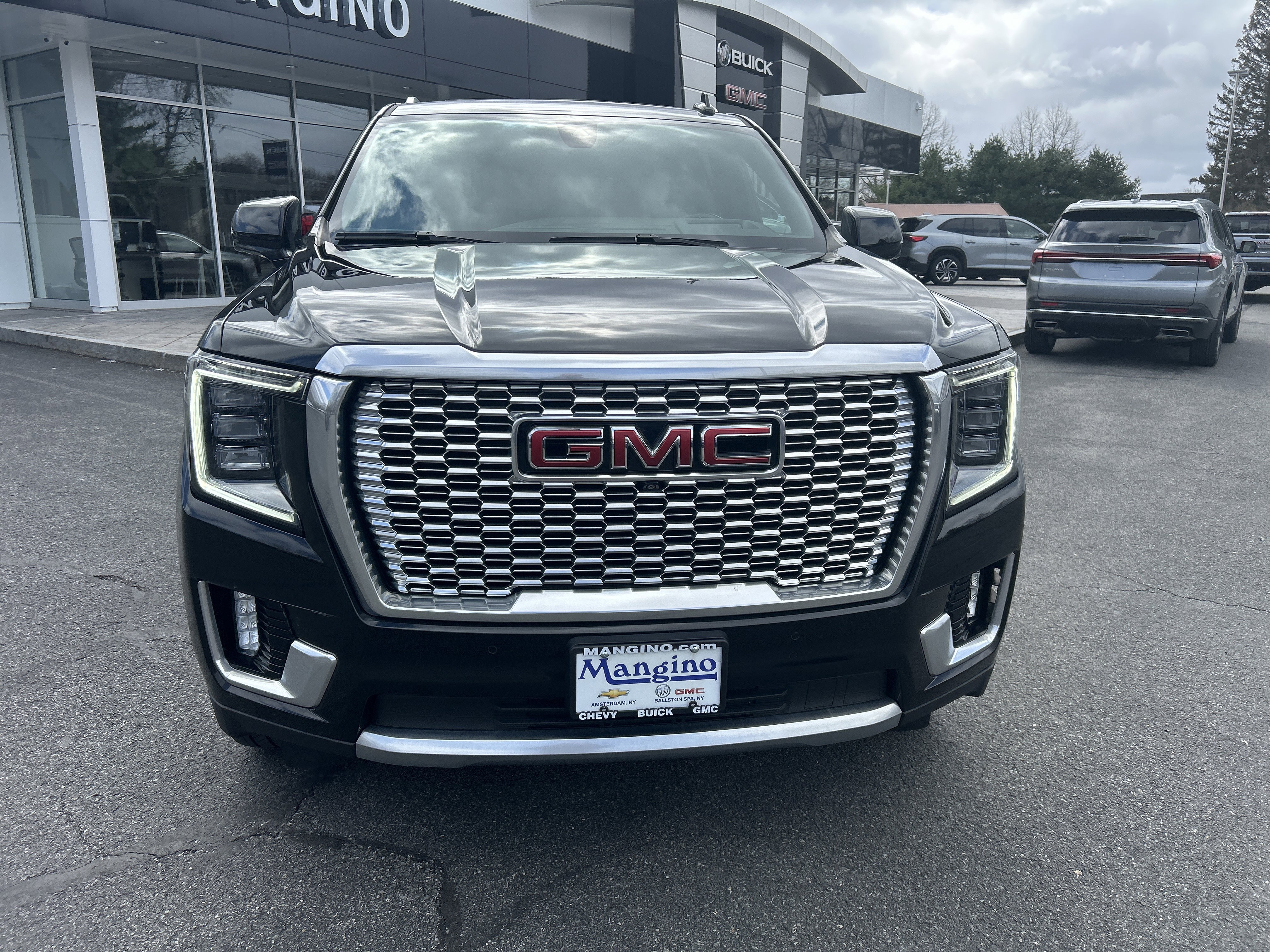 Used 2021 GMC Yukon Denali w/ Denali Premium Package image 14