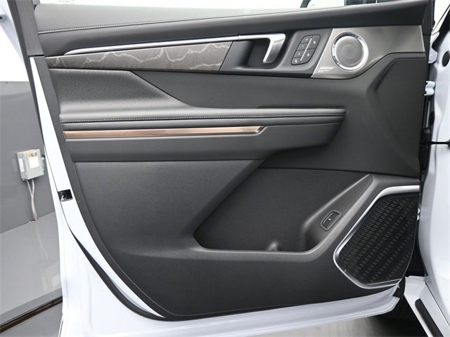 New 2026 Buick Enclave Avenir w/ Super Cruise Package image 12