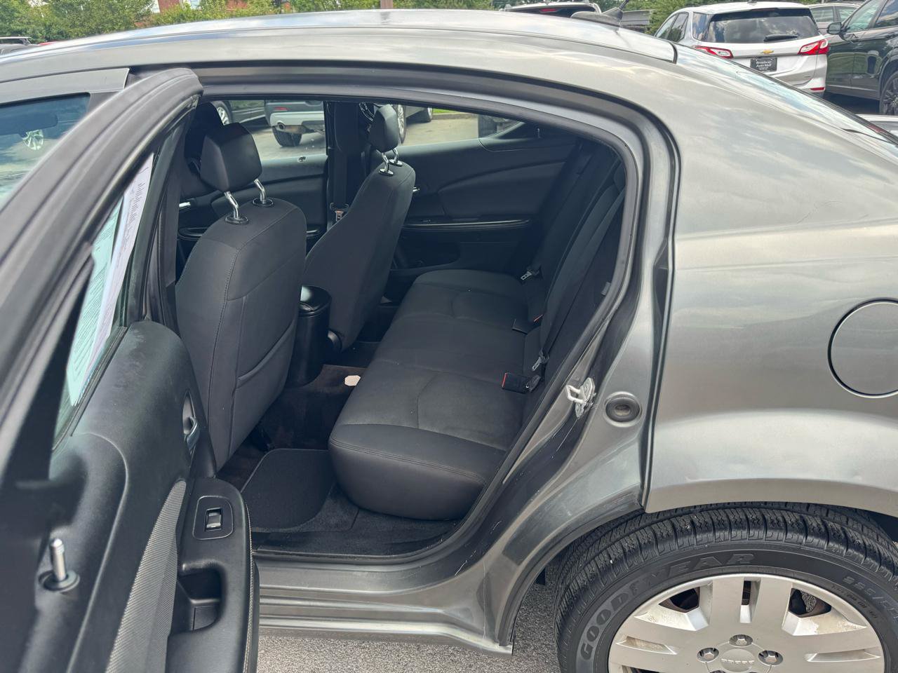 Used 2012 Dodge Avenger SE FWD image 11