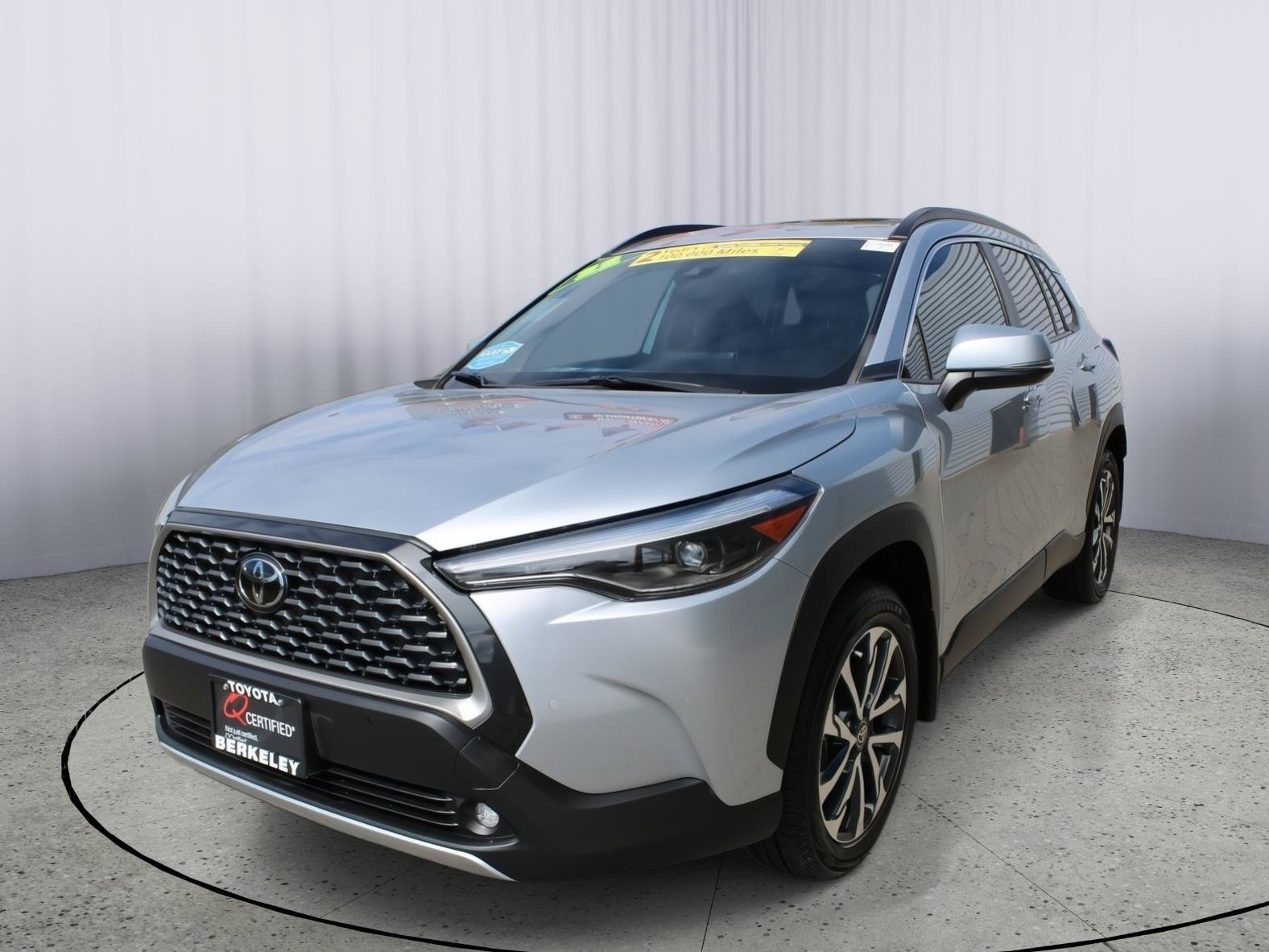 Used 2022 Toyota Corolla Cross XLE w/ Convenience Package FWD image 4
