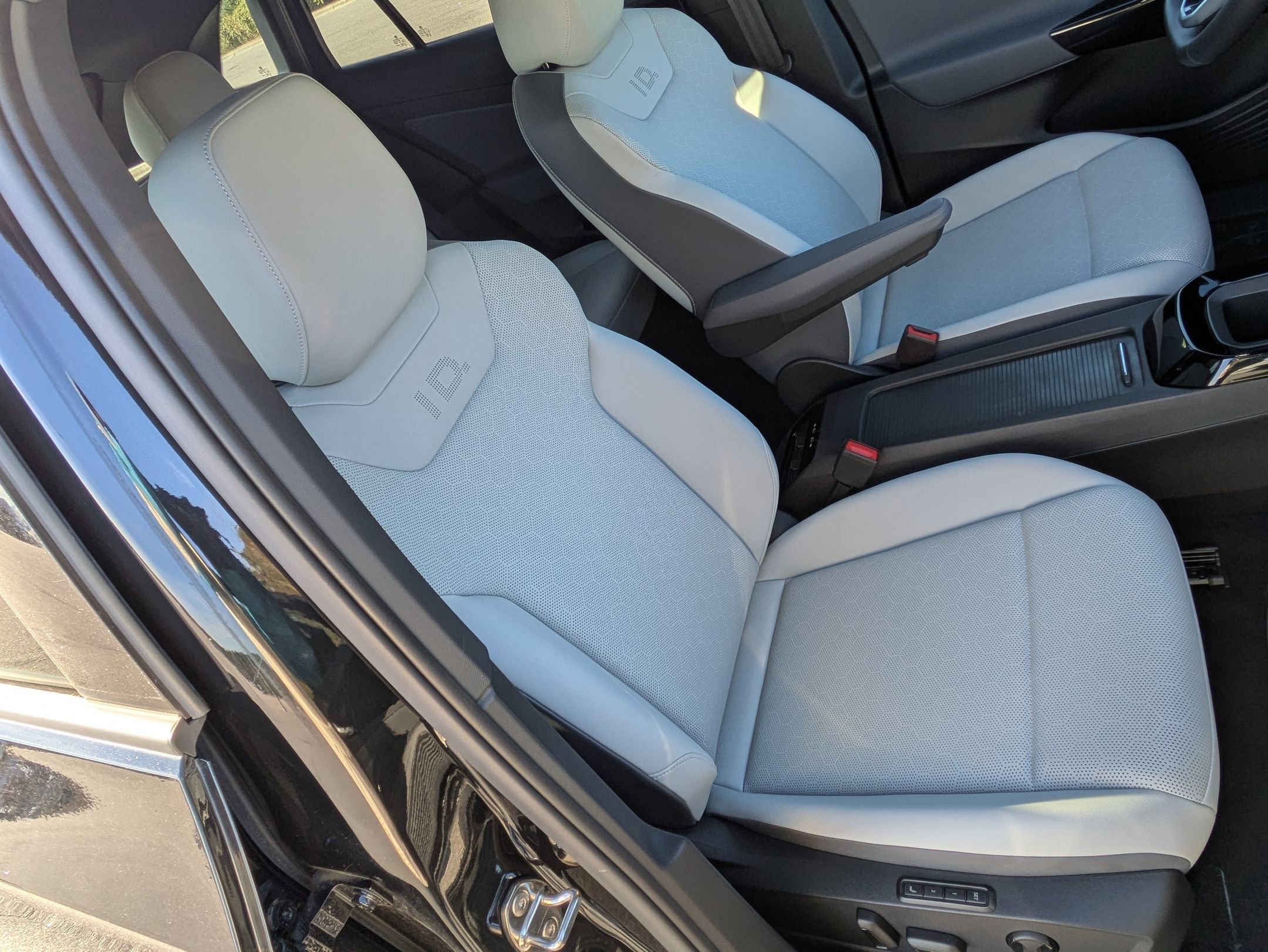 Used 2022 Volkswagen ID.4 Pro S w/ Gradient Package image 27