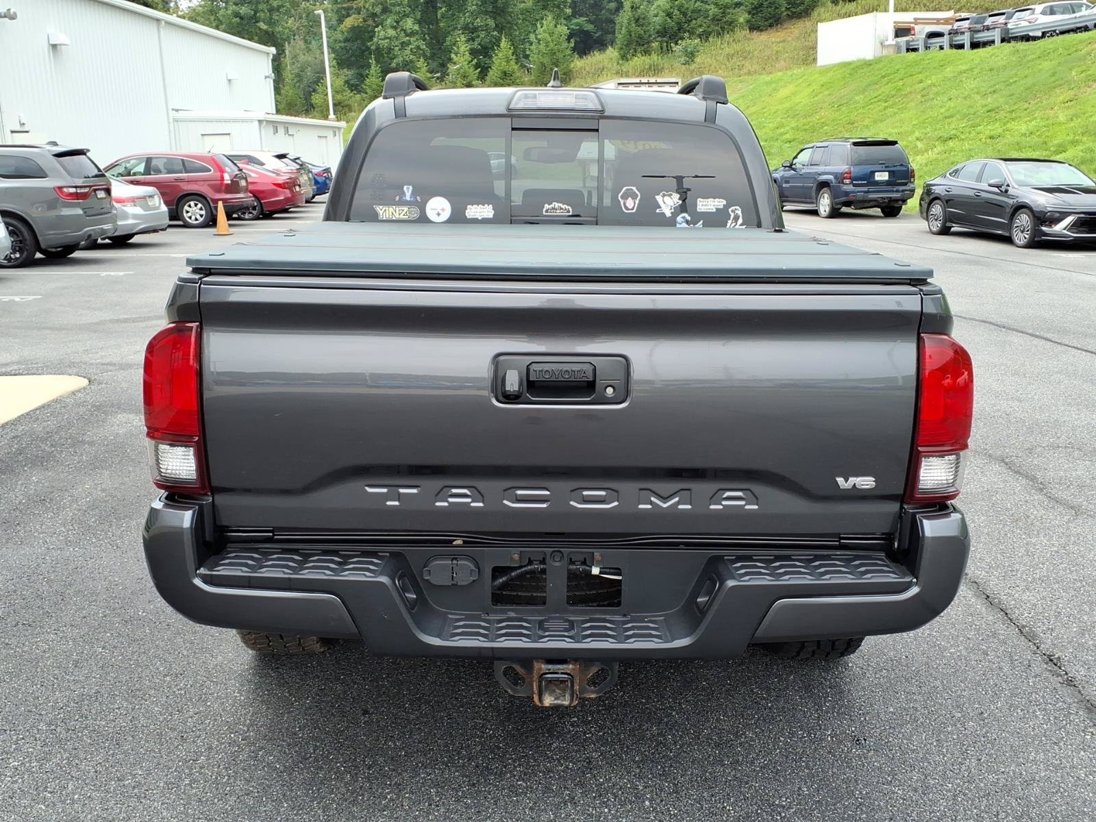 Used 2019 Toyota Tacoma TRD Sport AWD/4WD image 5