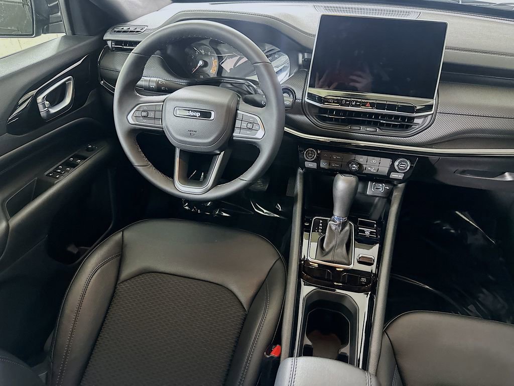 Used 2026 Jeep Compass Latitude image 17
