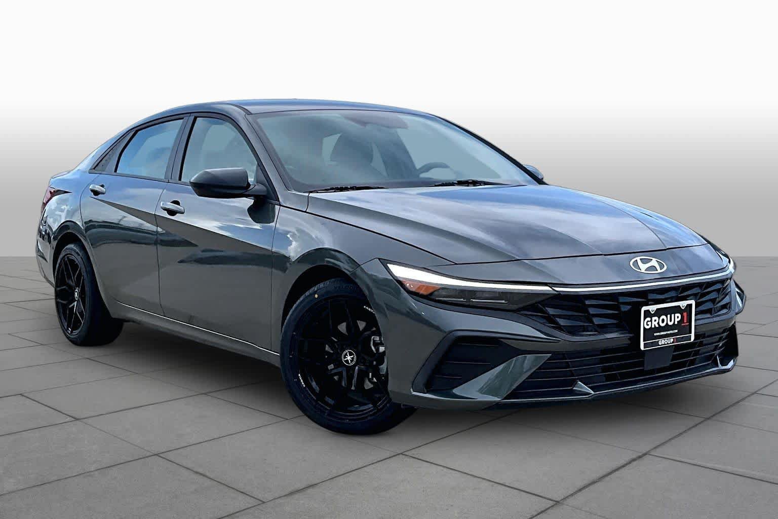 Used 2025 Hyundai Elantra Sport FWD image 3