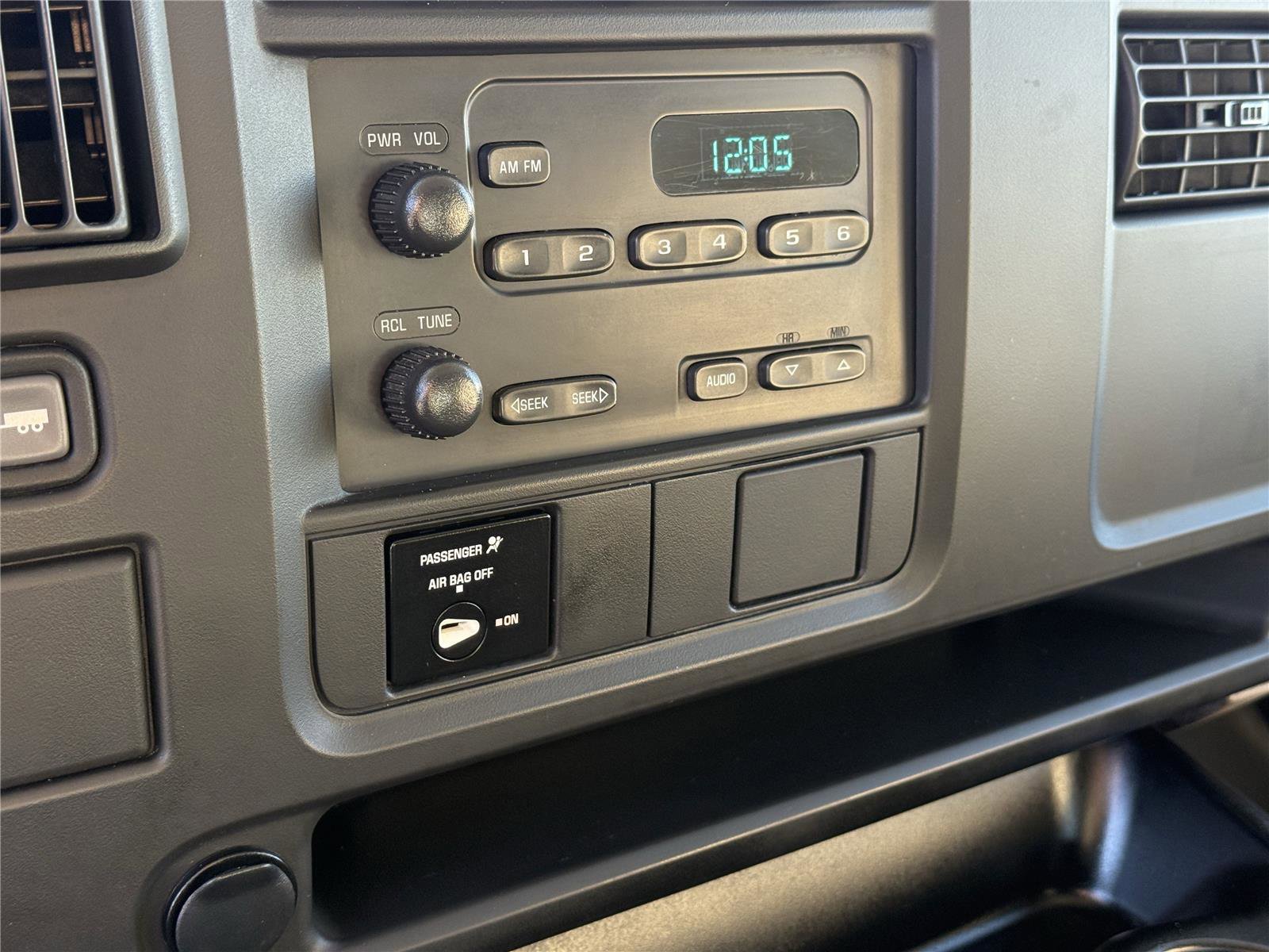 Used 2005 Chevrolet Express 3500 Extended image 24