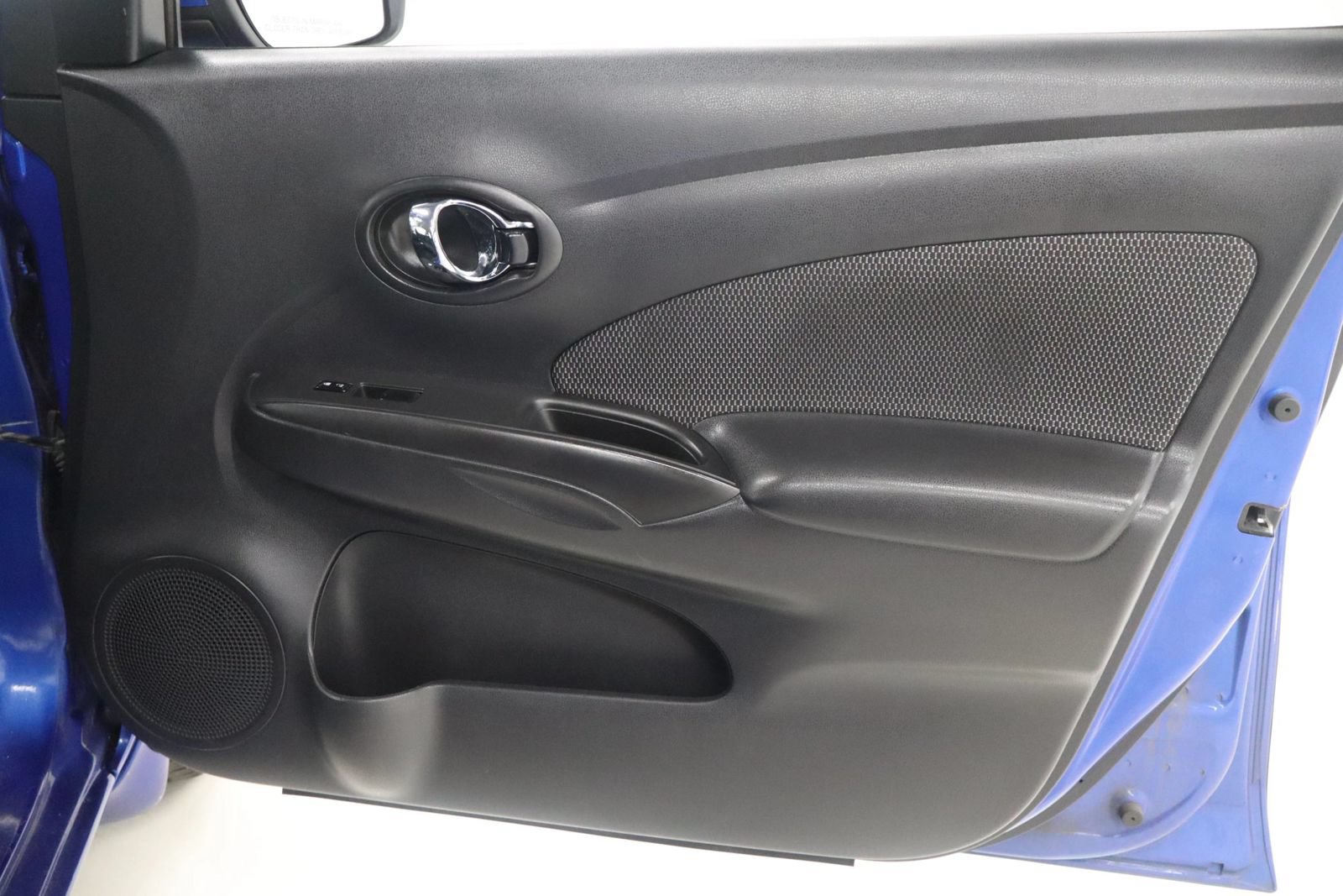 Used 2015 Nissan Versa SV FWD image 21