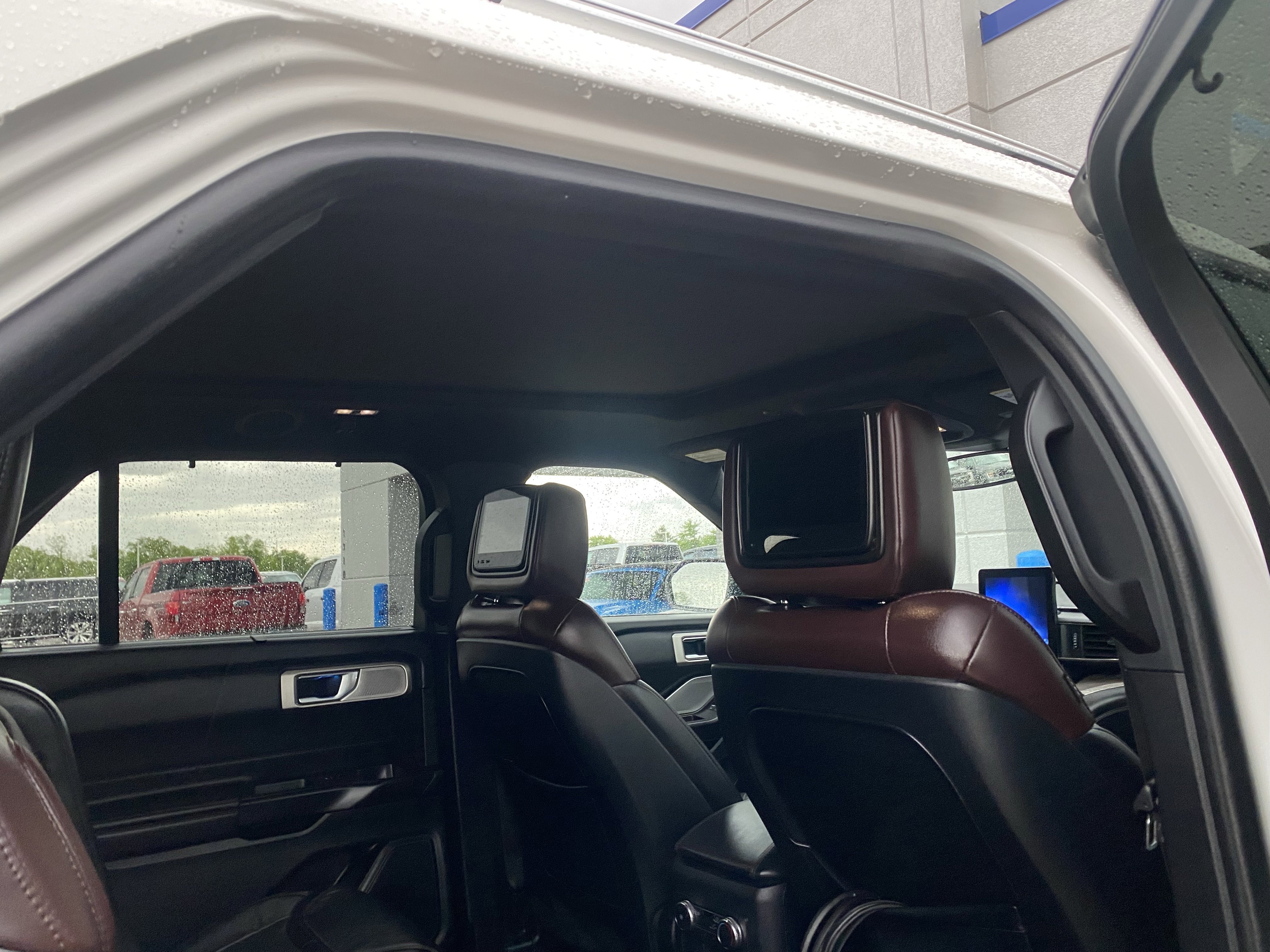 Used 2020 Ford Explorer Platinum w/ Premium Technology Package AWD/4WD image 8
