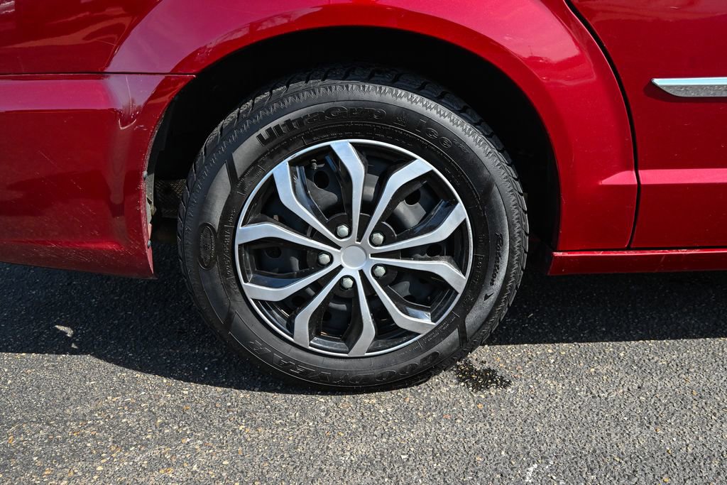 Used 2016 Chrysler Town & Country Touring w/ Driver Convenience Group image 14