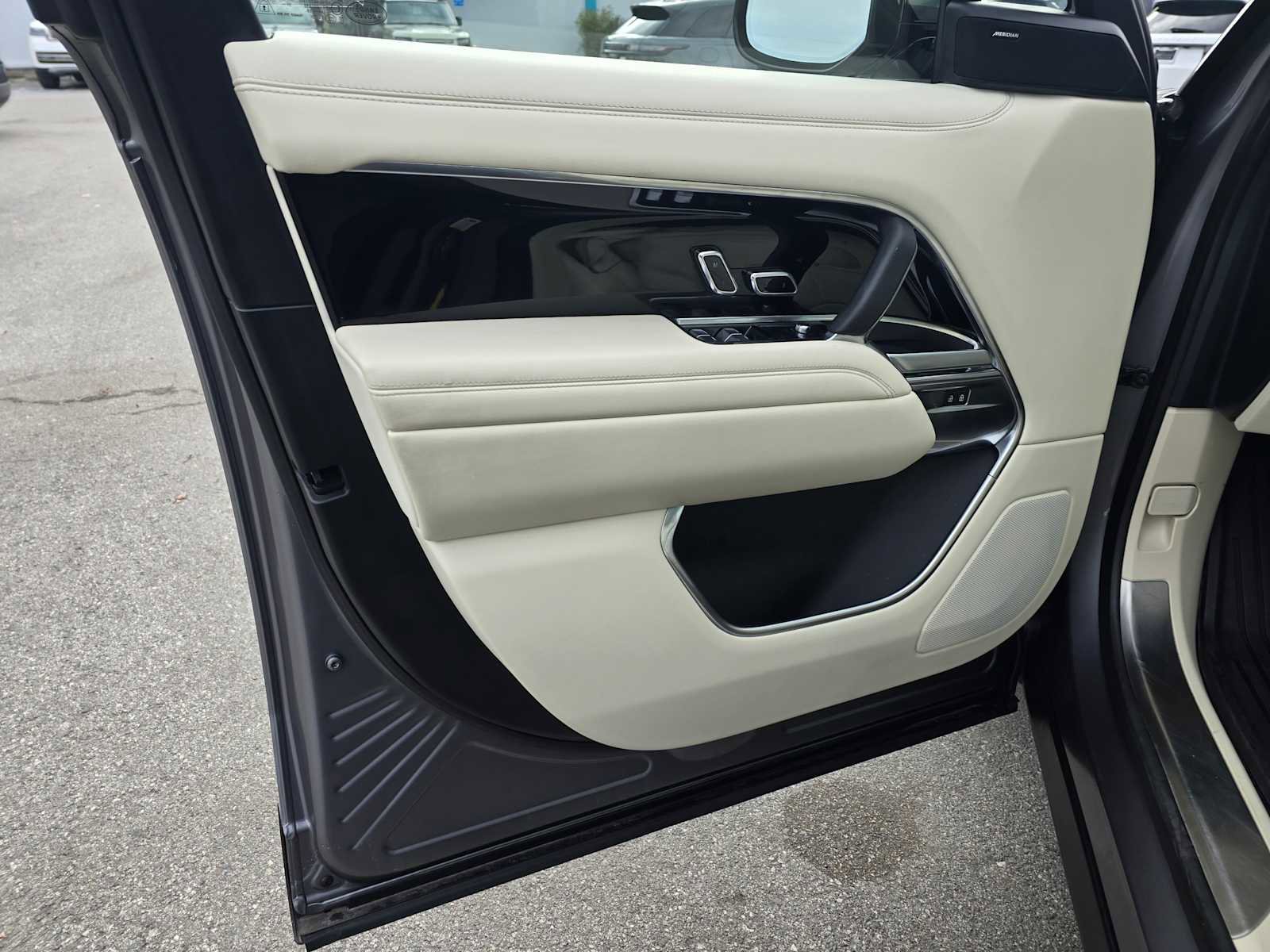 Used 2024 Land Rover Range Rover SE image 23