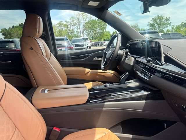 Used 2023 Cadillac Escalade Premium Luxury w/ LPO, Floor Liner Package AWD/4WD image 16