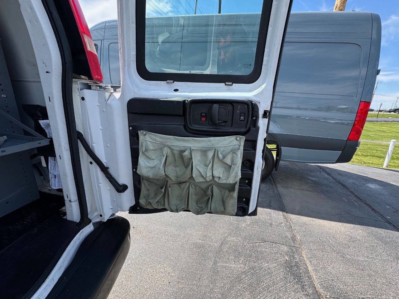 Used 2016 Chevrolet Express 2500 RWD image 20