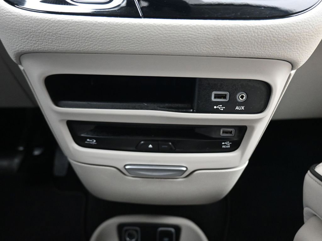 Used 2020 Chrysler Pacifica Limited w/ Advanced Safetytec Group image 27