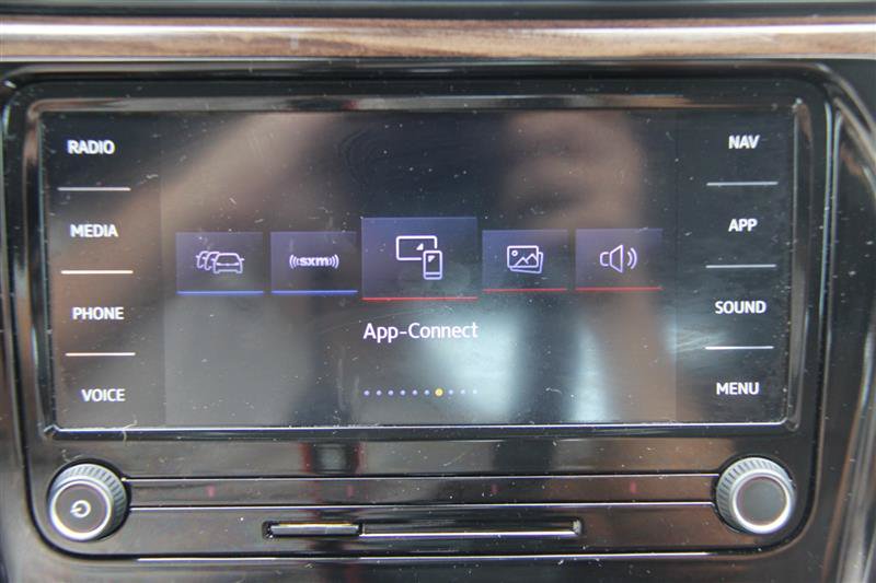 Used 2022 Volkswagen Passat 2.0T FWD image 35