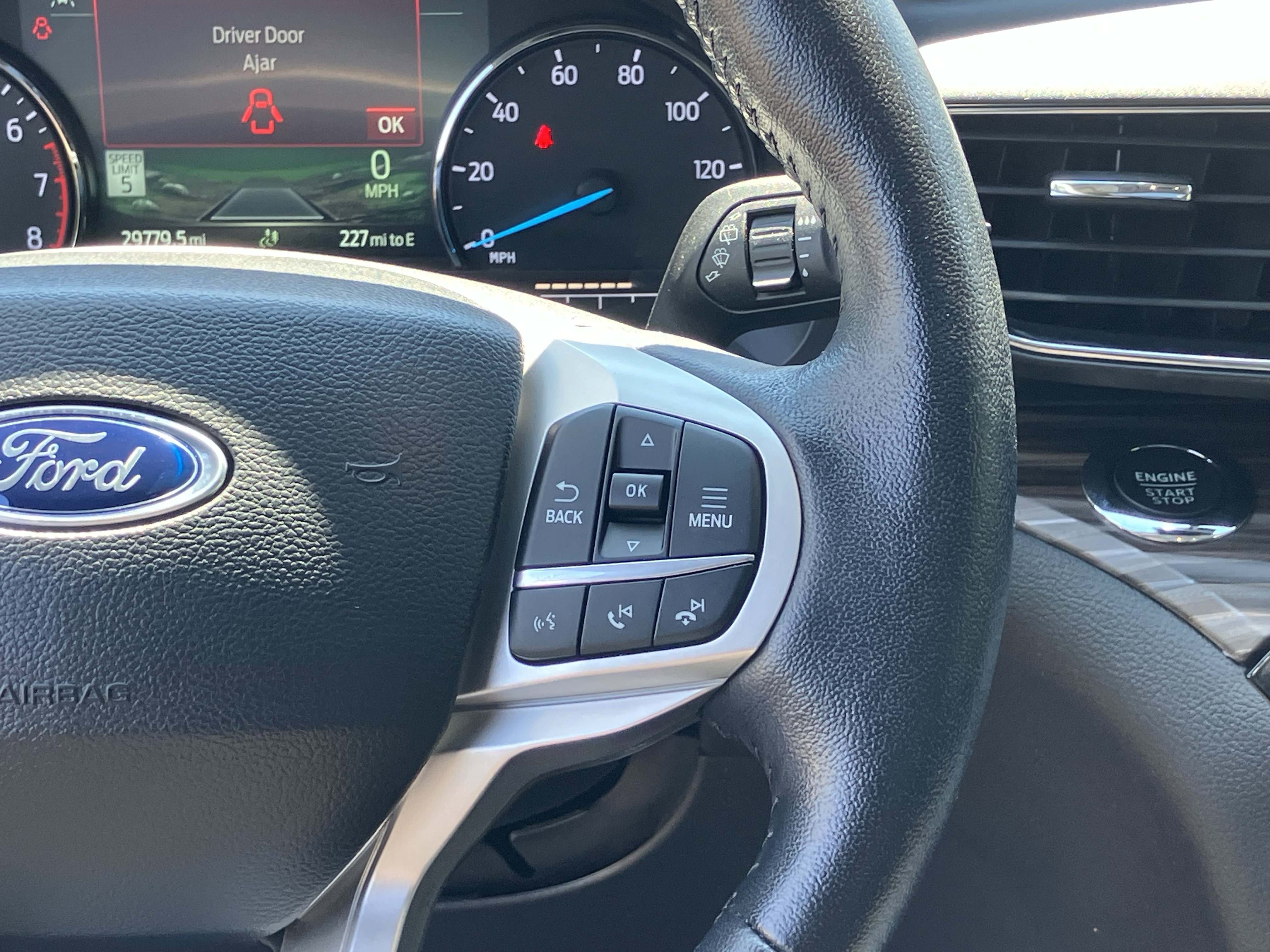 Used 2023 Ford Explorer Limited w/ Limited Technology Package RWD image 22