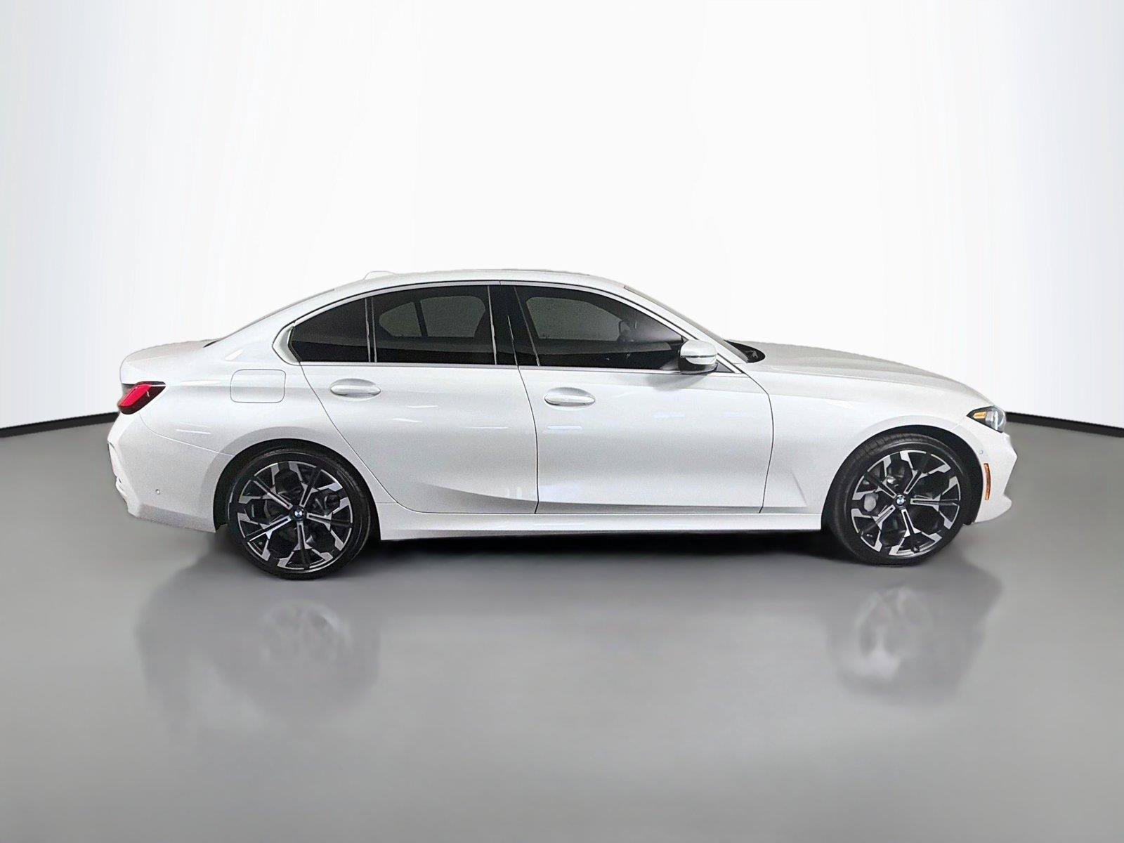 New 2026 BMW 330i xDrive Sedan w/ Convenience Package AWD/4WD image 4