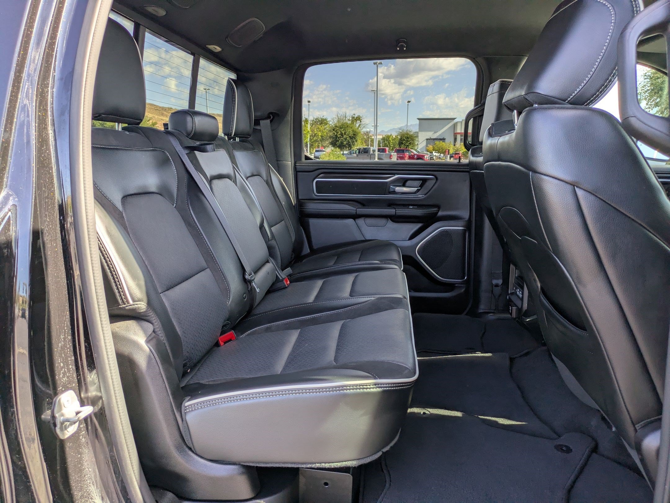 Used 2025 RAM 1500 Laramie w/ Sport Appearance Package AWD/4WD image 30