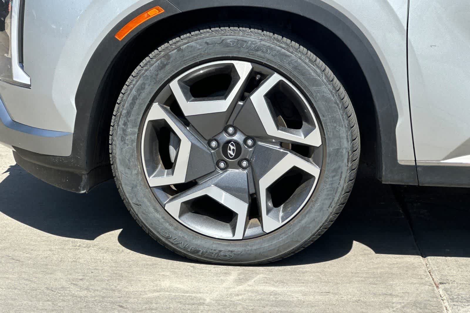 Used 2024 Hyundai Palisade Limited FWD image 12