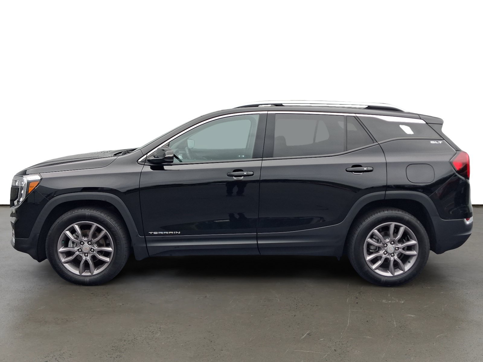 Used 2023 GMC Terrain SLT w/ LPO, Floor Liner Package AWD/4WD image 2