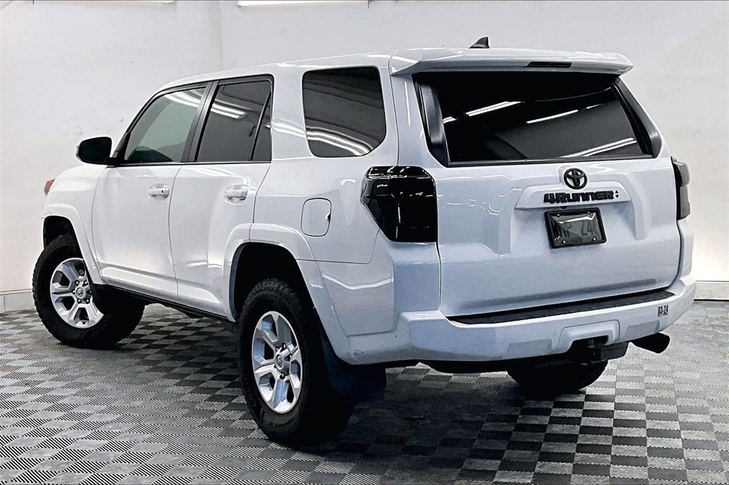 Used 2022 Toyota 4Runner SR5 Premium image 10