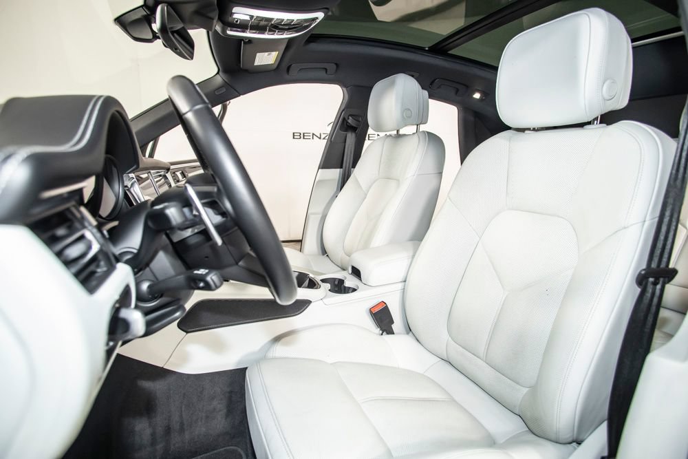 Used 2024 Porsche Macan w/ Premium Plus Package AWD/4WD image 13