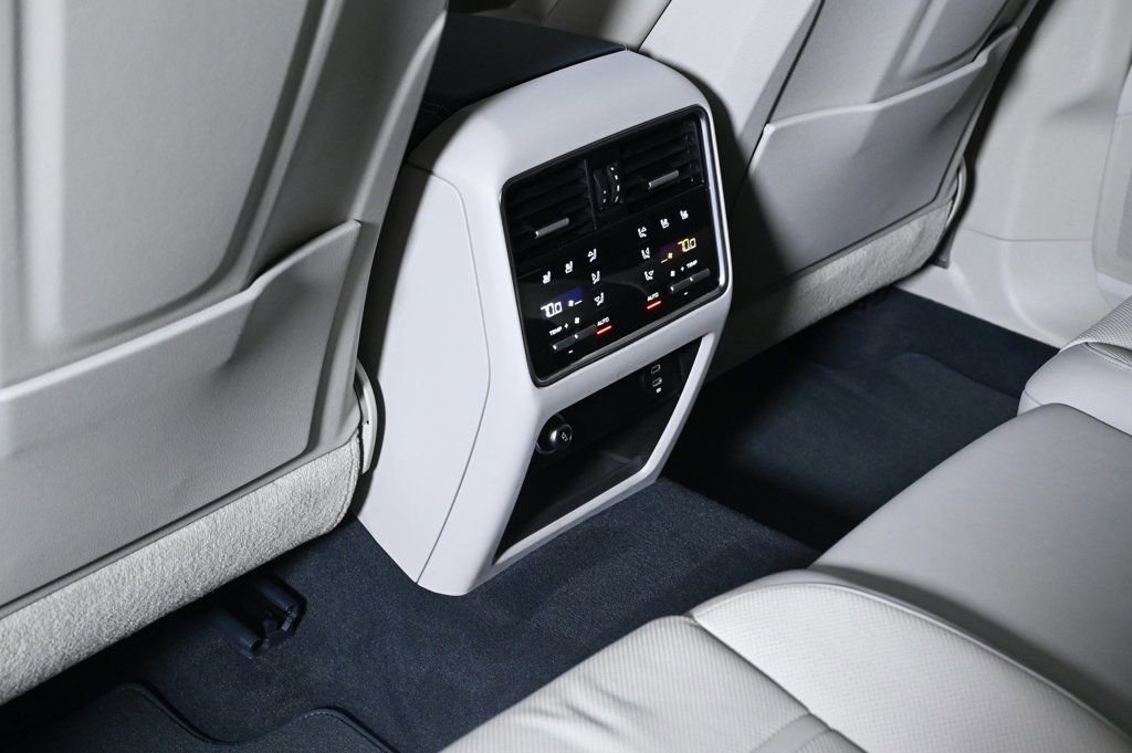 Used 2022 Porsche Cayenne Turbo image 20