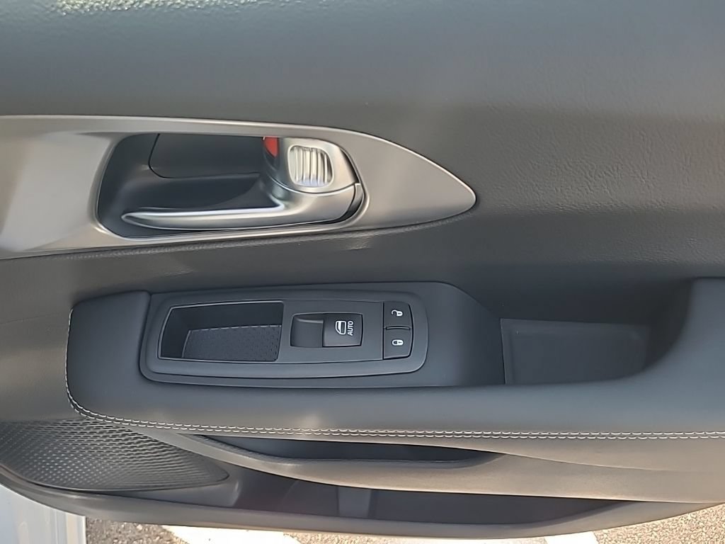 New 2025 Chrysler Pacifica Select FWD image 24
