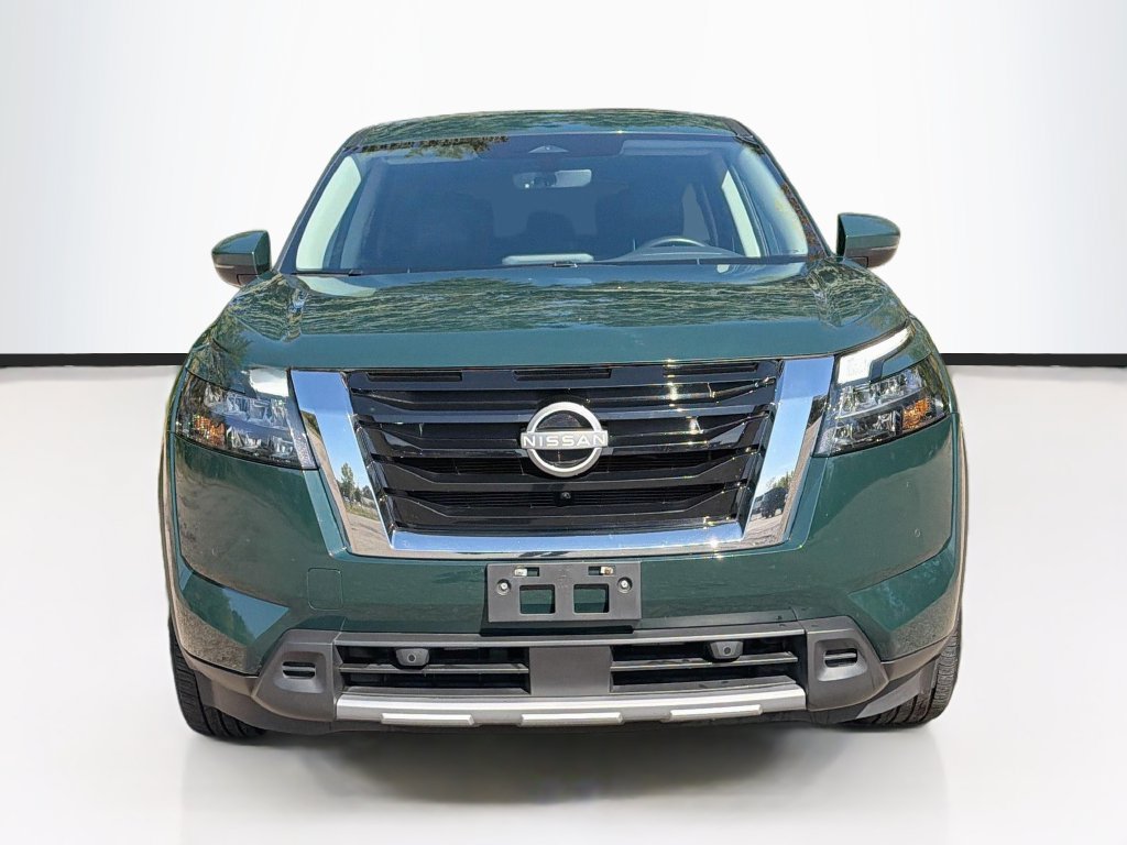 Used 2025 Nissan Pathfinder SL AWD/4WD image 2
