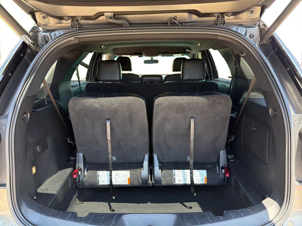 Used 2016 Ford Explorer XLT w/ Equipment Group 202A FWD image 13
