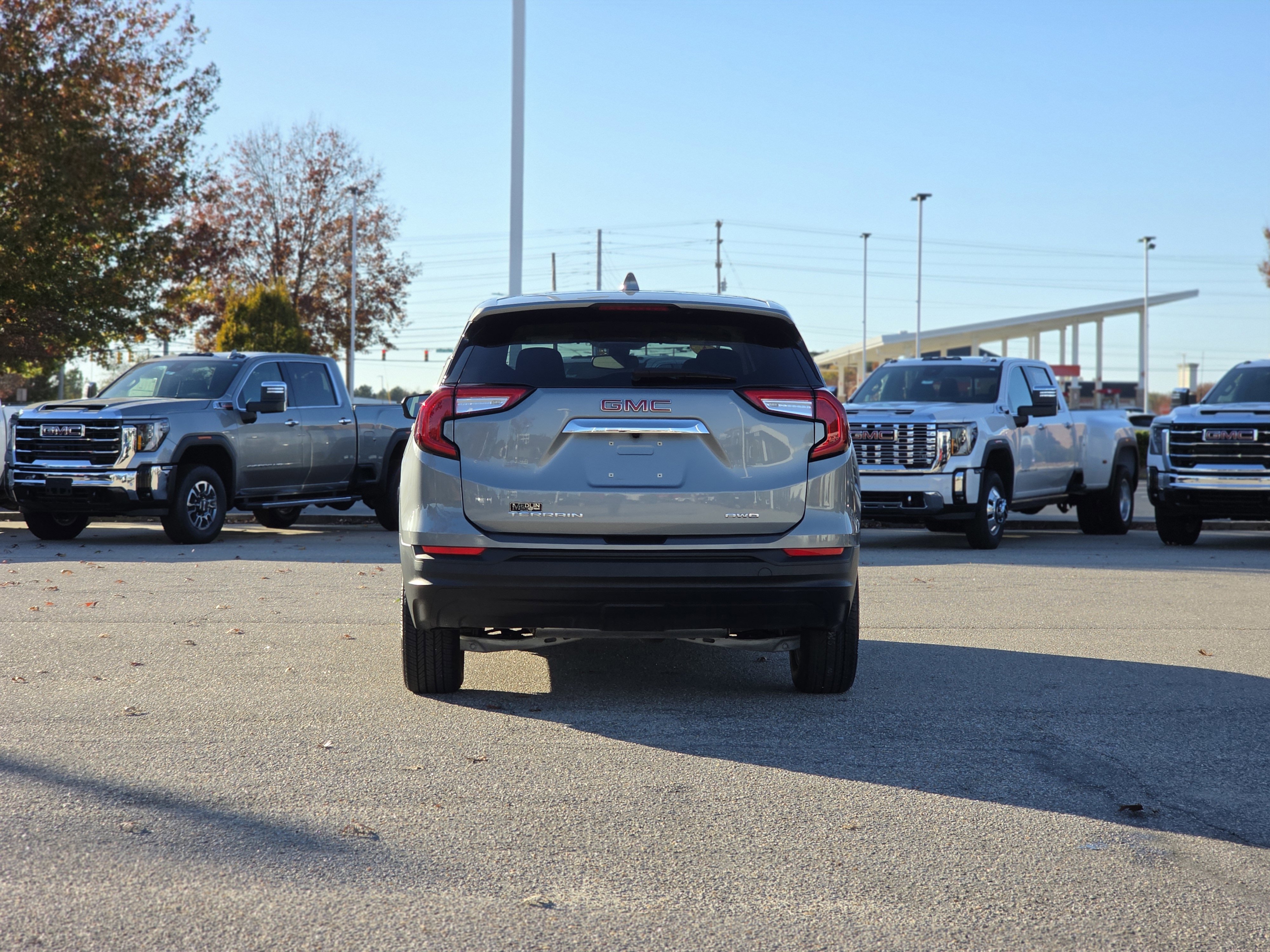 Used 2024 GMC Terrain SLE image 6