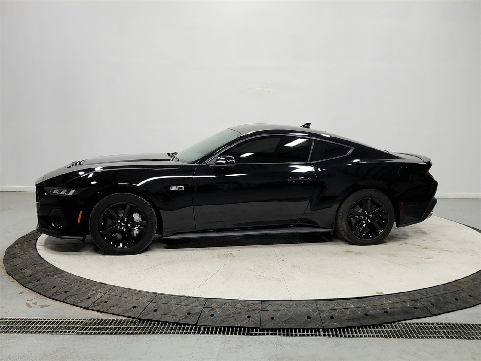 Used 2024 Ford Mustang GT image 4