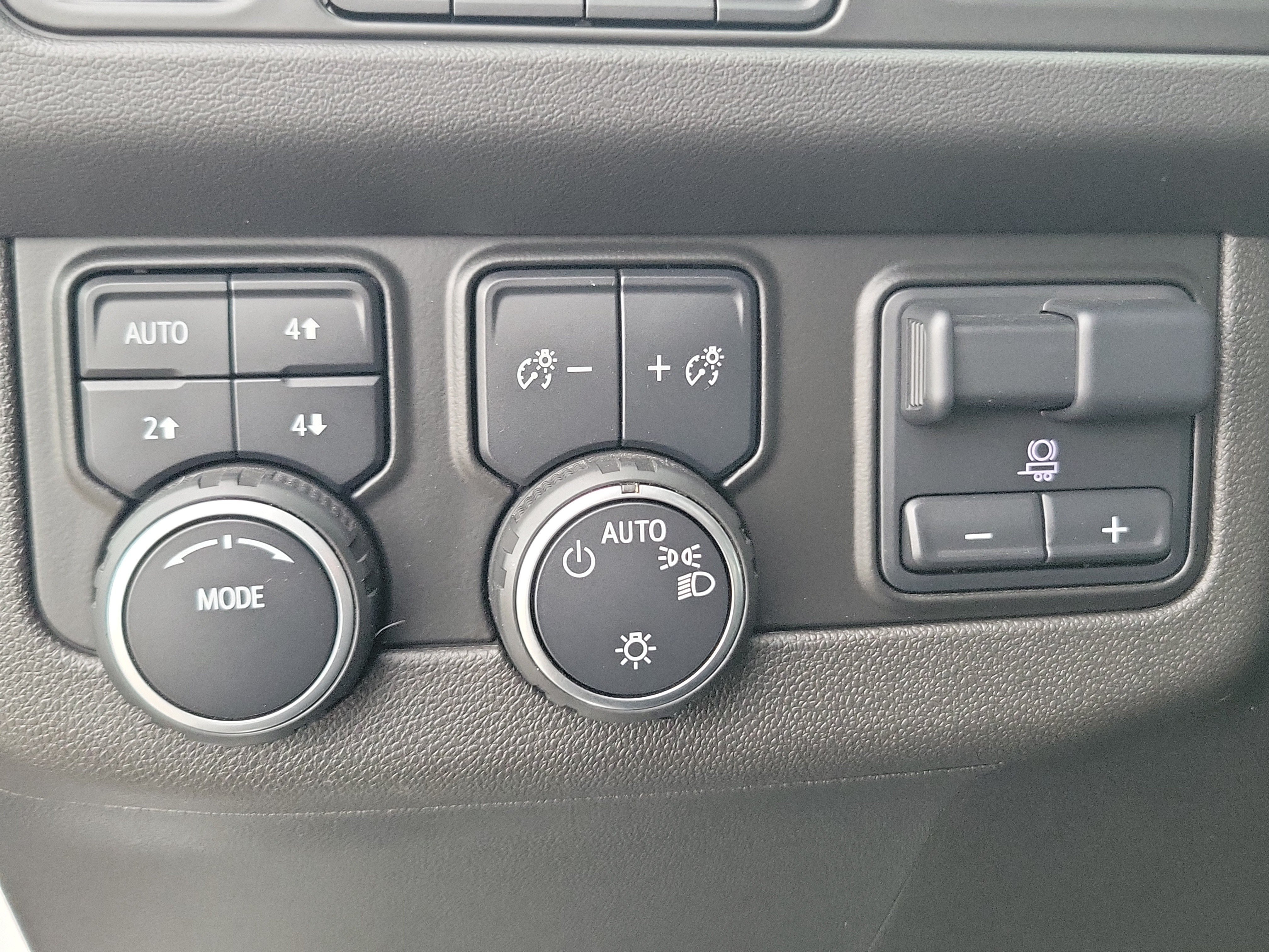 Used 2022 Chevrolet Tahoe Z71 w/ Luxury Package AWD/4WD image 28