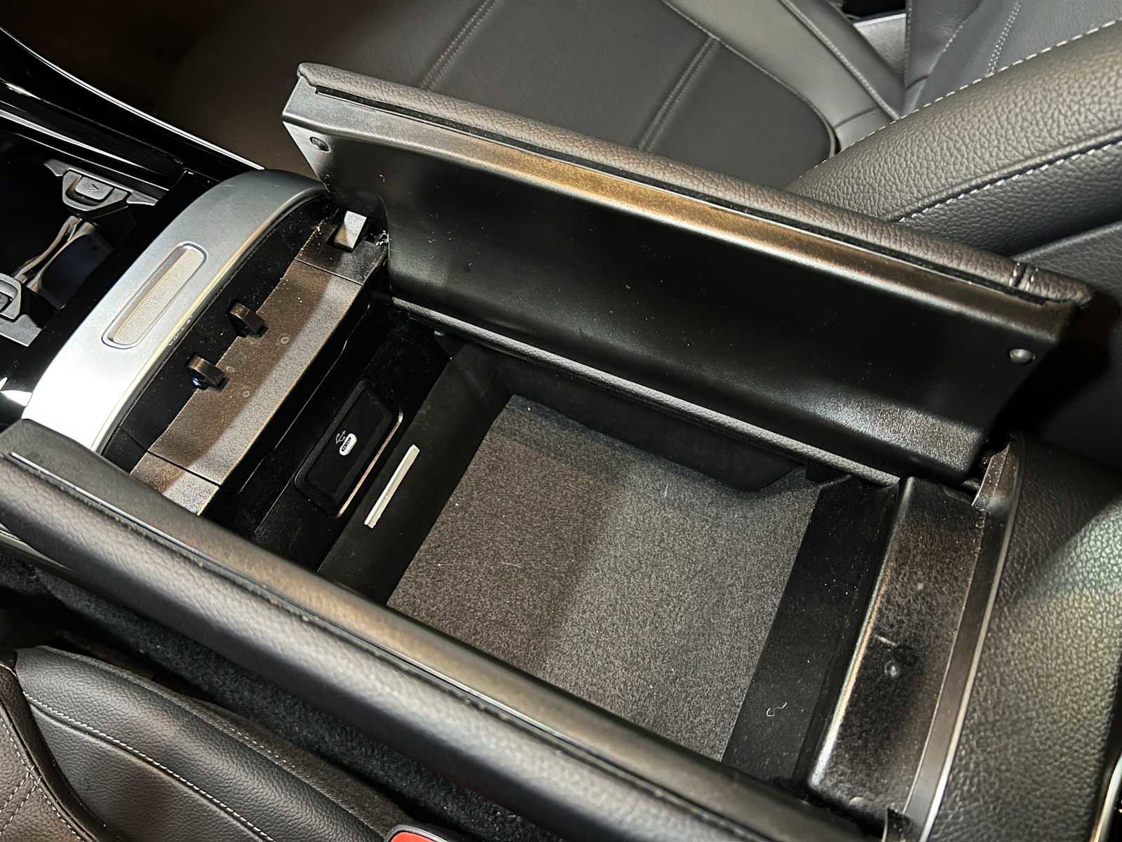 Used 2025 Mercedes-Benz C 300 Sedan image 33